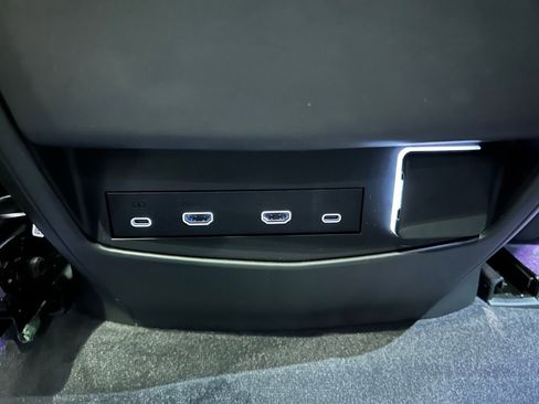 Used 2026 Cadillac Escalade Platinum Sport w/ LPO, ONYX Package AWD/4WD image 39
