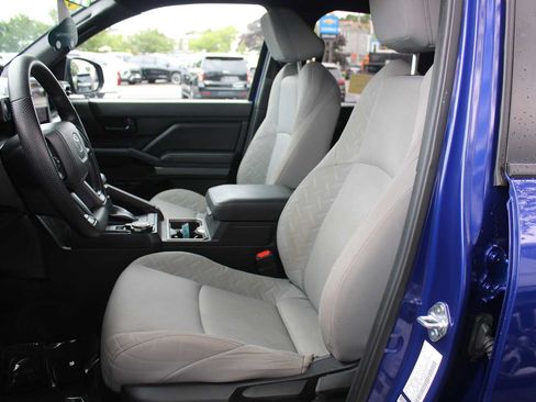 Used 2025 Toyota Tacoma SR5 AWD/4WD image 9