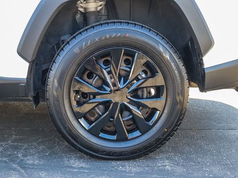 Used 2020 Toyota RAV4 LE FWD image 11