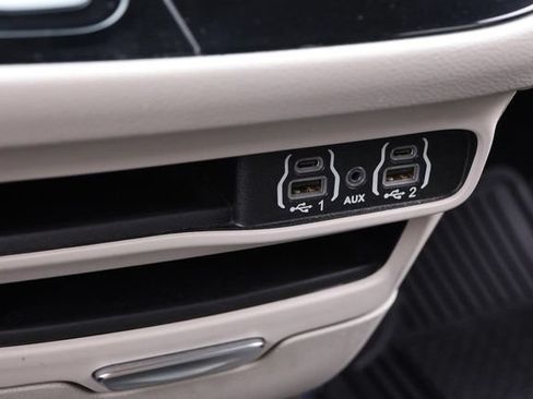 Used 2022 Chrysler Voyager LX FWD image 24