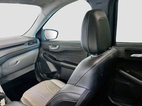 Used 2025 Ford Escape SE w/ PHEV Premium Package FWD image 24