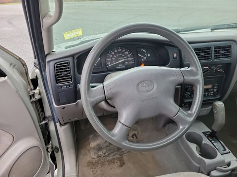 Used 2004 Toyota Tacoma 2WD Regular Cab image 14