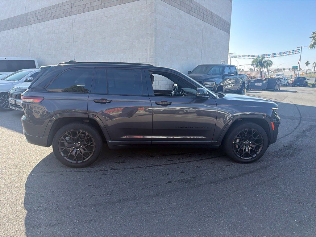 Used 2025 Jeep Grand Cherokee Summit w/ Obsidian Package AWD/4WD image 6