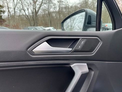 Certified 2021 Volkswagen Tiguan SE w/ Panoramic Sunroof Package image 32