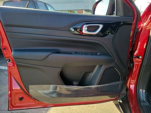 New 2026 Jeep Compass Latitude image 17