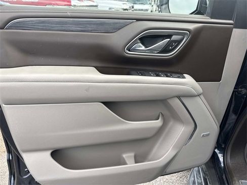 Used 2021 GMC Yukon XL SLT w/ SLT Premium Package image 26