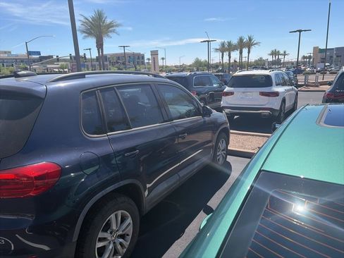 Used 2016 Volkswagen Tiguan S image 5