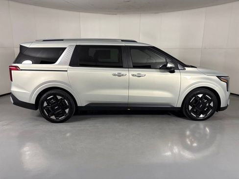 New 2026 Kia Carnival EX FWD image 9