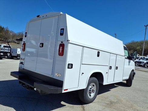 New 2025 GMC Savana 3500 Work Van w/ Power Convenience Package image 19