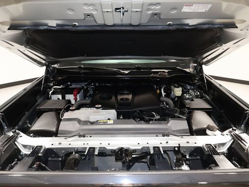 Used 2026 Toyota Tundra Platinum AWD/4WD image 31
