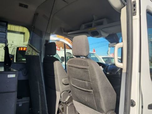 Used 2018 Ford Transit 150 XLT image 11