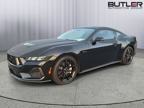 Used 2025 Ford Mustang GT Premium RWD image 2
