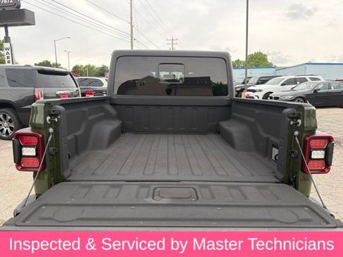 Used 2021 Jeep Gladiator Sport AWD/4WD image 19