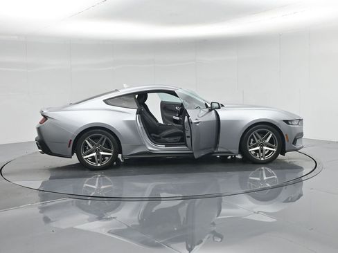 Used 2024 Ford Mustang Premium image 5