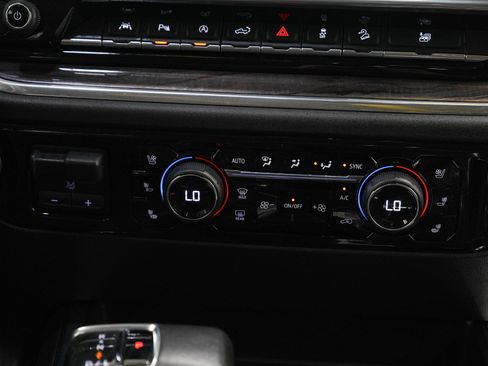 Used 2022 Chevrolet Silverado 1500 LTZ w/ LTZ Premium Package AWD/4WD image 19