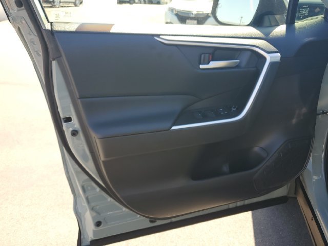 Used 2020 Toyota RAV4 XLE Premium w/ All Weather Liner Package FWD image 21