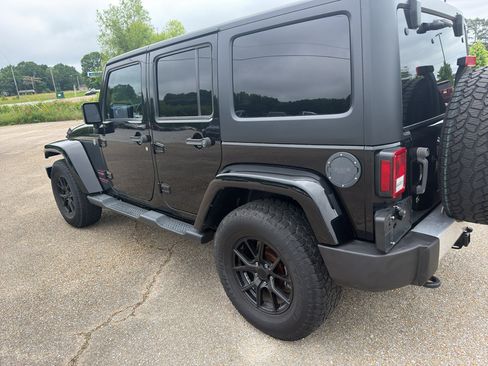 Used 2015 Jeep Wrangler Unlimited Sahara w/ Connectivity Group AWD/4WD image 6