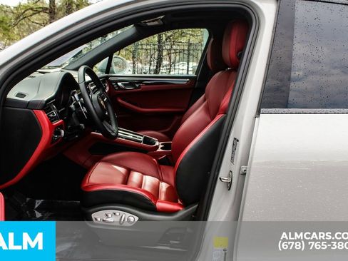 Used 2024 Porsche Macan image 17