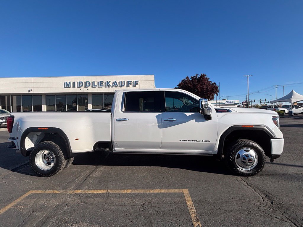 Used 2023 GMC Sierra 3500 Denali w/ Denali Ultimate Package AWD/4WD image 2