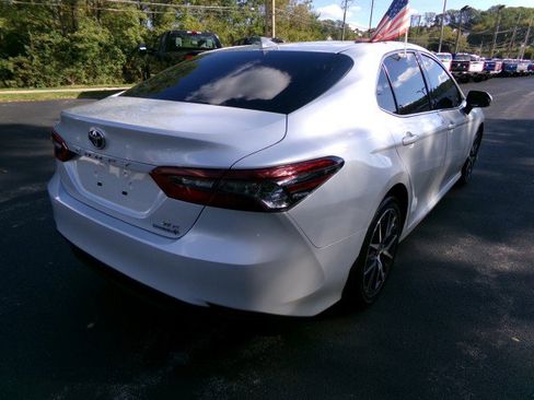 Used 2022 Toyota Camry XLE image 10