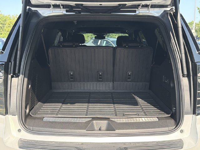Used 2025 Chevrolet Suburban Premier AWD/4WD image 20