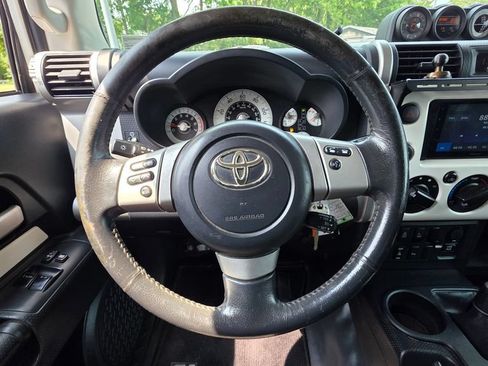 Used 2011 Toyota FJ Cruiser 4WD w/ Upgrade Pkg image 11