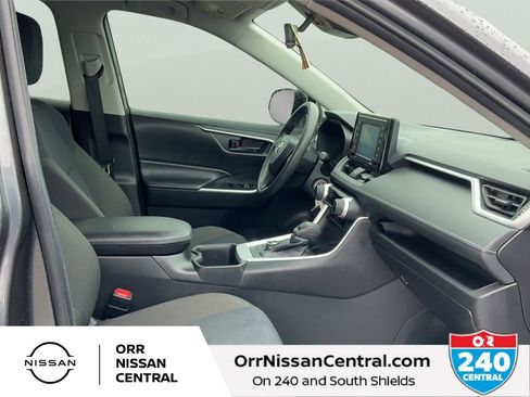 Used 2022 Toyota RAV4 LE AWD/4WD image 11