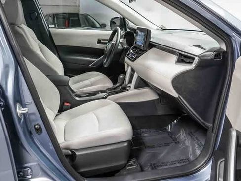 Certified 2022 Toyota Corolla Cross L image 17