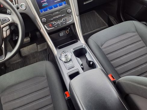 Used 2020 Ford Fusion SE image 10