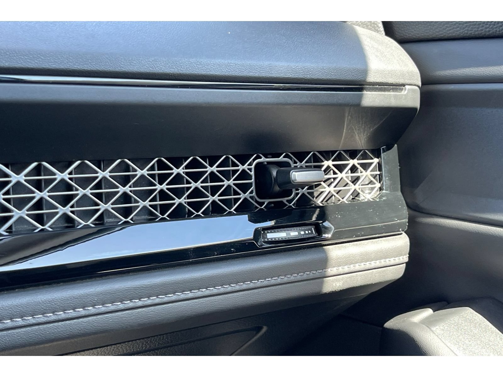 Used 2025 Honda Accord EX-L image 29