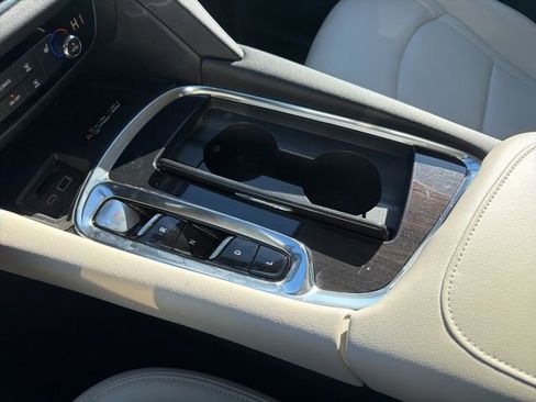 Used 2023 Buick Enclave Essence FWD image 36