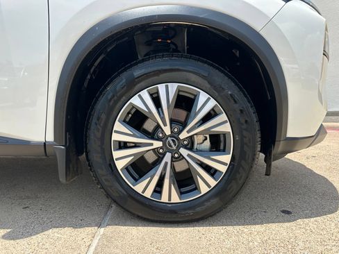 Used 2023 Nissan Rogue SV FWD image 9
