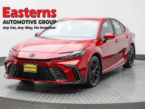 Used 2025 Toyota Camry SE w/ Convenience Package AWD/4WD image 1