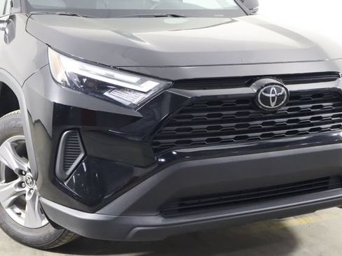 Used 2025 Toyota RAV4 XLE FWD image 44
