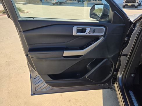 Used 2024 Ford Explorer Limited image 11