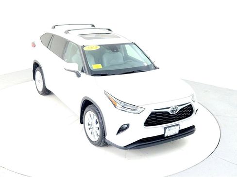 Used 2023 Toyota Highlander Limited image 13