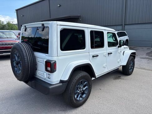 Used 2026 Jeep Wrangler Unlimited Sport AWD/4WD image 3