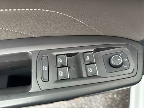 Used 2023 Volkswagen Atlas SEL R-Line image 15