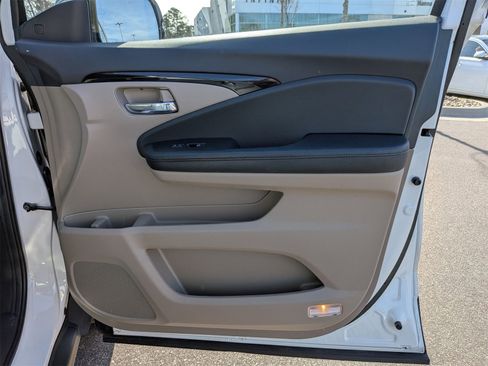 Used 2020 Honda Pilot Elite image 38