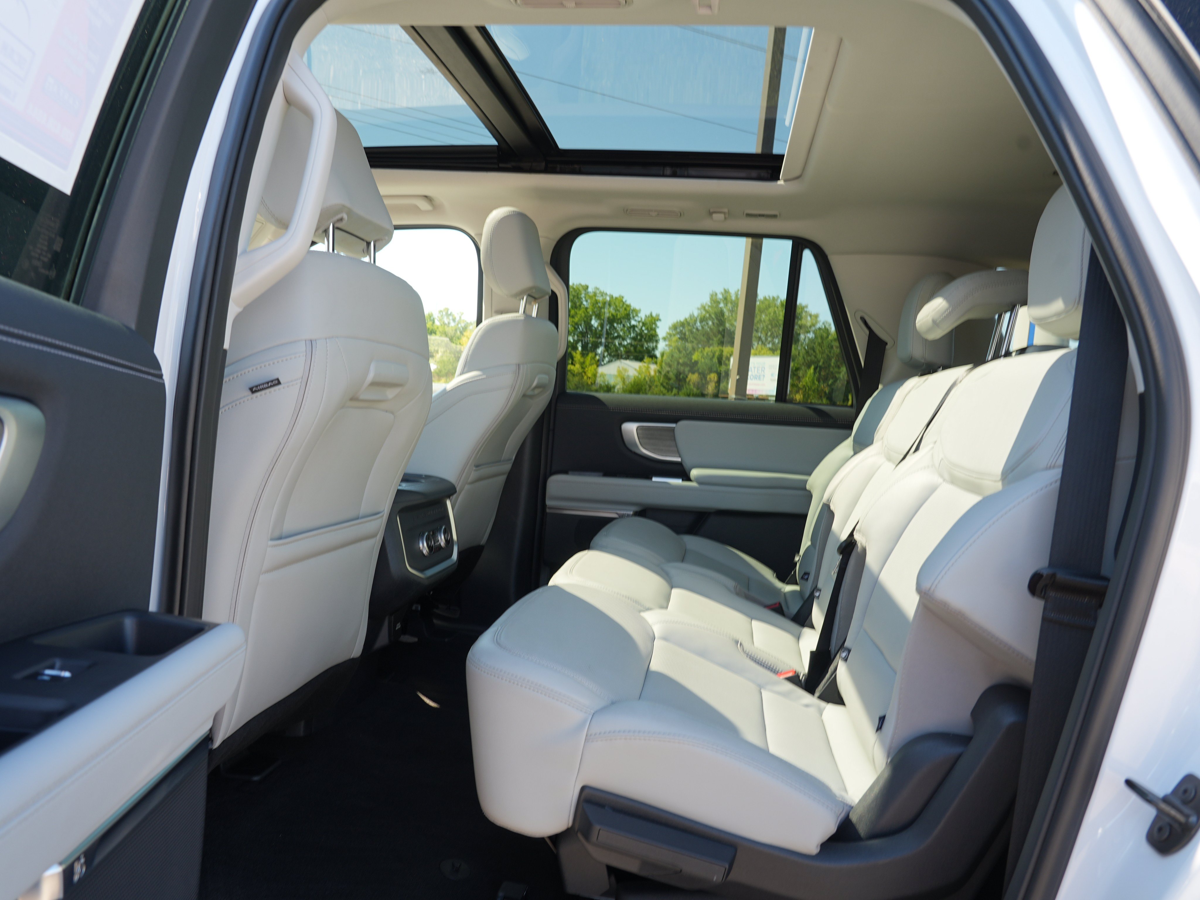 Used 2025 Ford Expedition Max Platinum AWD/4WD image 20