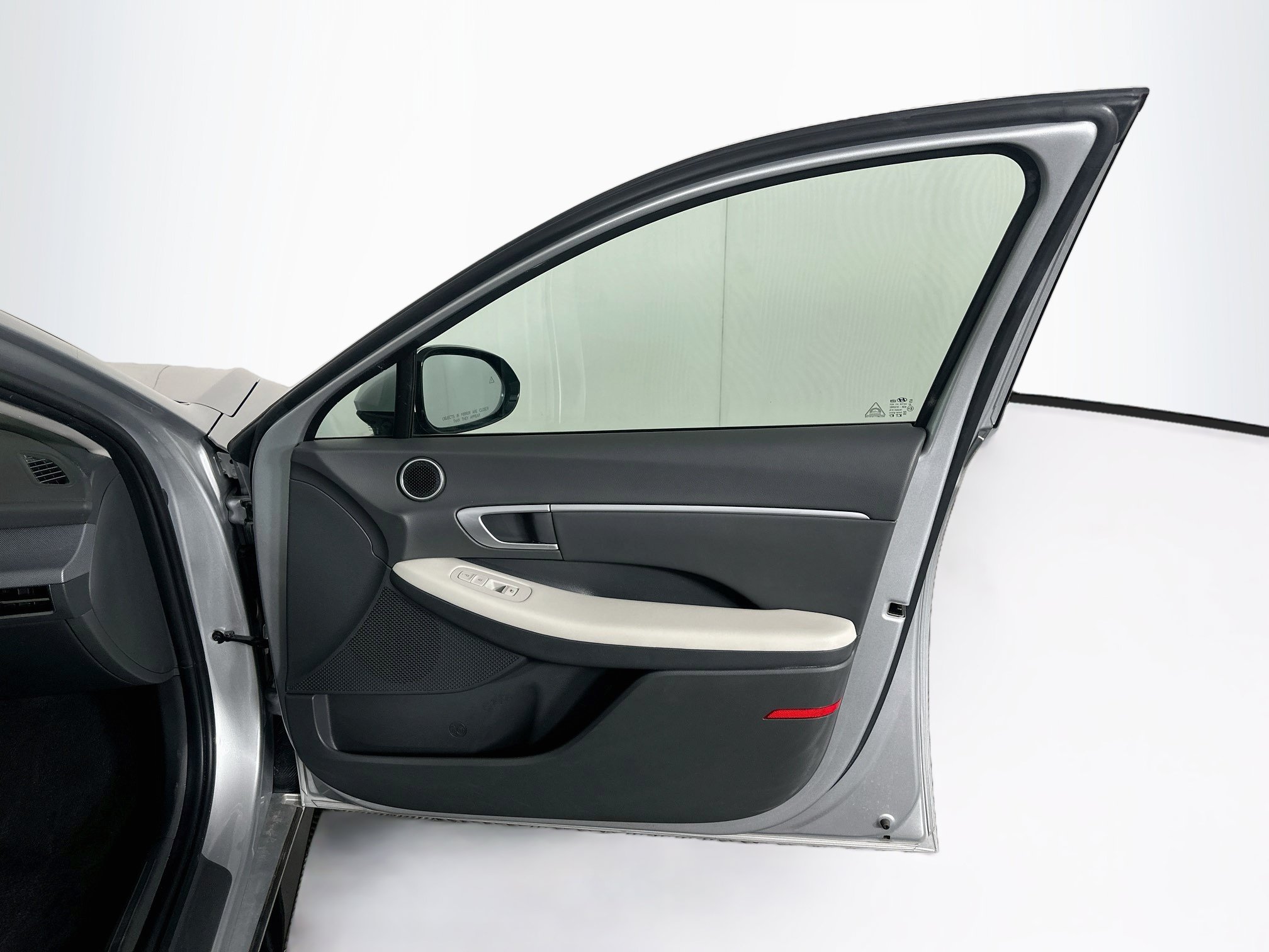 Used 2025 Hyundai Sonata SEL FWD image 30