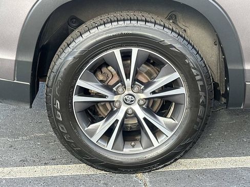 Used 2016 Toyota Highlander XLE FWD image 9