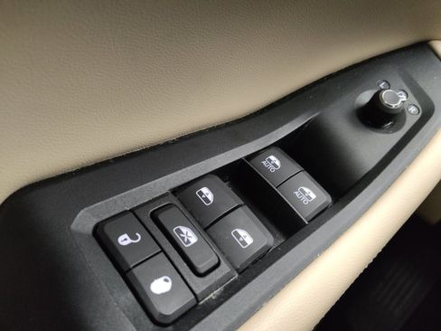 Used 2023 Jeep Grand Cherokee Limited AWD/4WD image 27