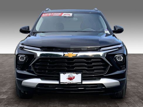 Used 2025 Chevrolet TrailBlazer LT FWD image 2