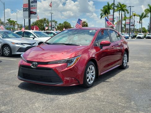 Used 2025 Toyota Corolla LE FWD image 6