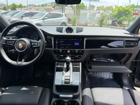 Used 2025 Porsche Macan Turbo AWD/4WD image 28