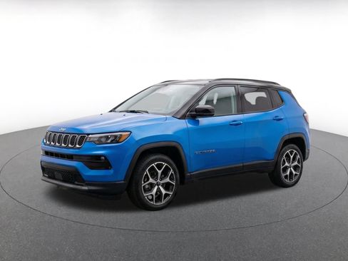 Used 2025 Jeep Compass Limited AWD/4WD image 3