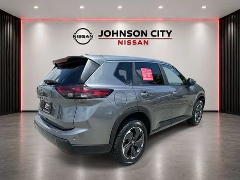 Used 2025 Nissan Rogue SV AWD/4WD image 5
