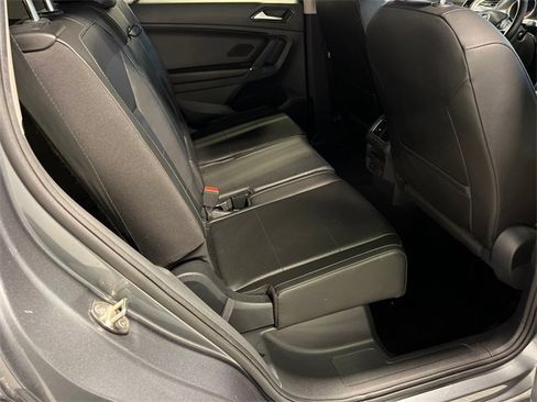 Used 2018 Volkswagen Tiguan SE image 12