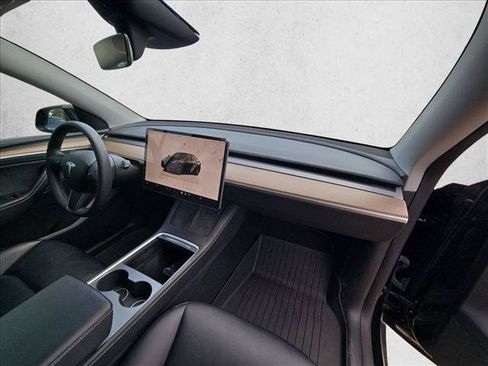 Used 2024 Tesla Model Y AWD image 20